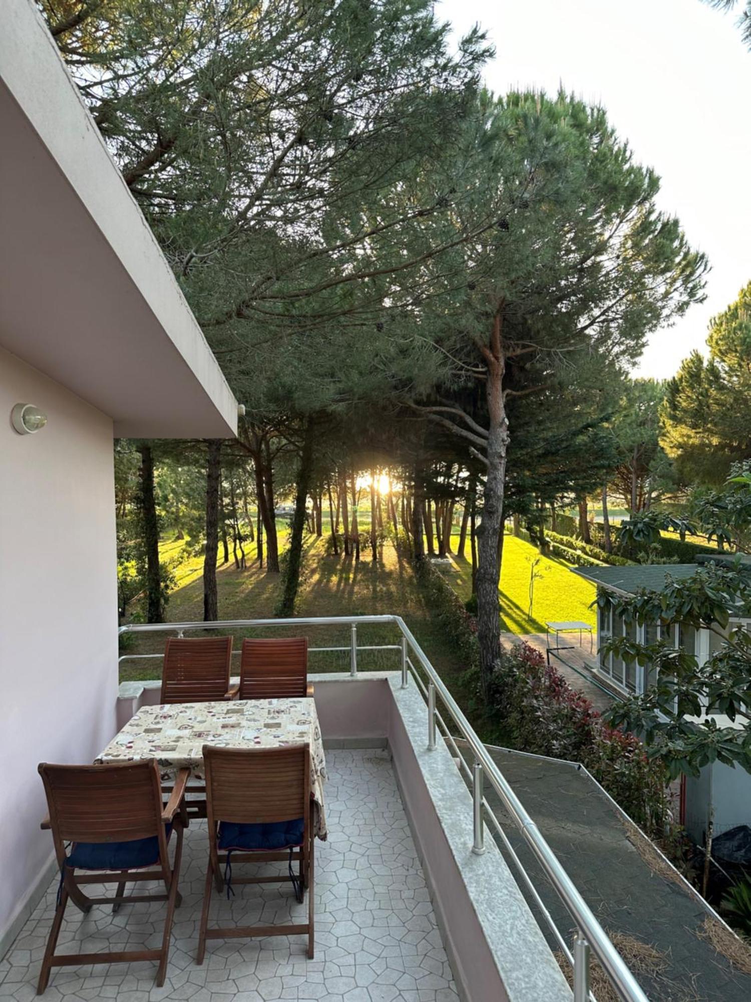 Shtepia Nen Pisha "The House Under The Pines" Villa Durres Luaran gambar